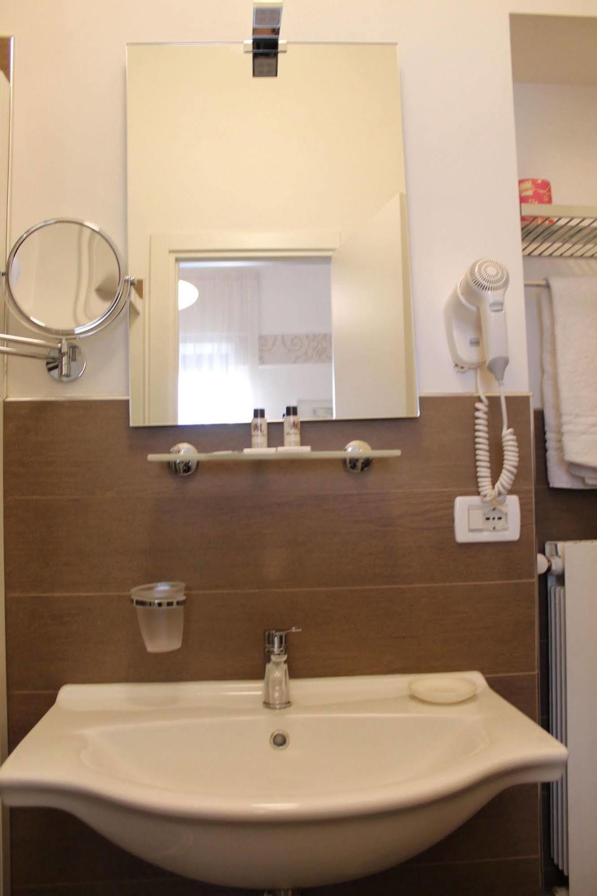 Hotel La Pace San Mauro Torinese Luaran gambar